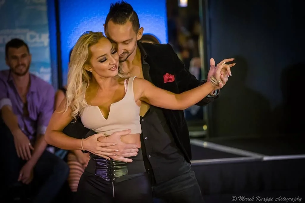 Beginner Bachata partner dancing